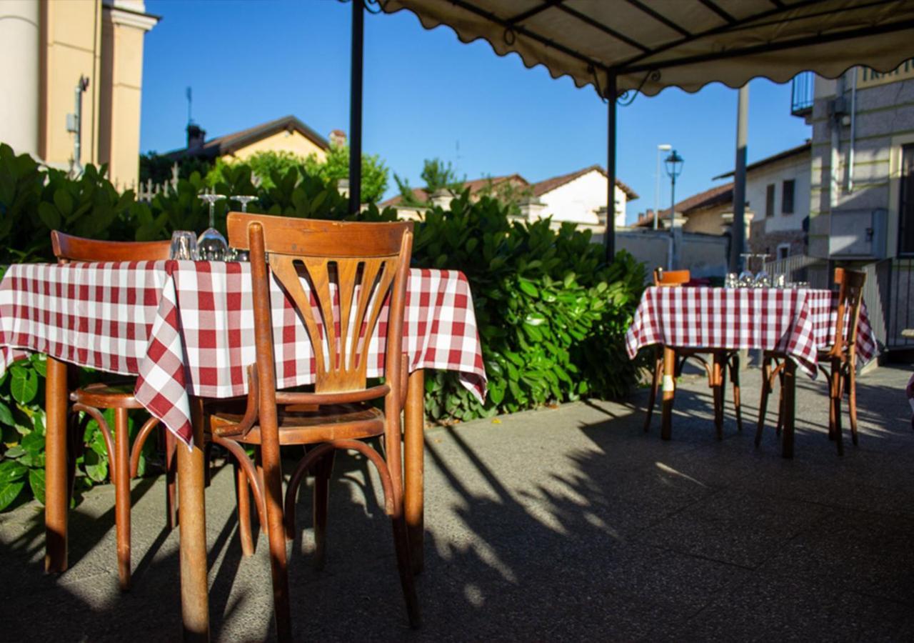 Hotel Trattoria Due Citroni Casalgrasso Exterior foto