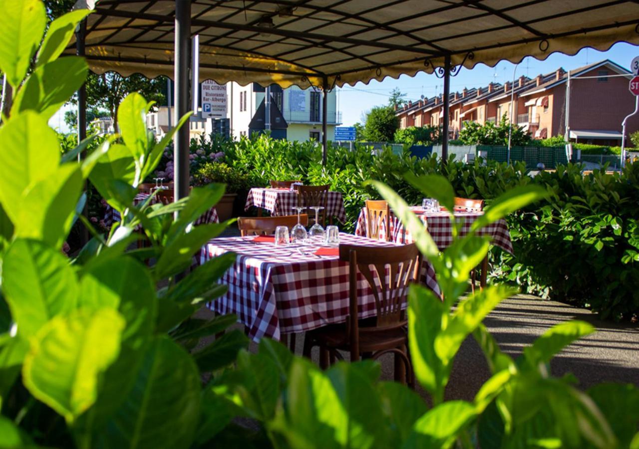 Hotel Trattoria Due Citroni Casalgrasso Exterior foto