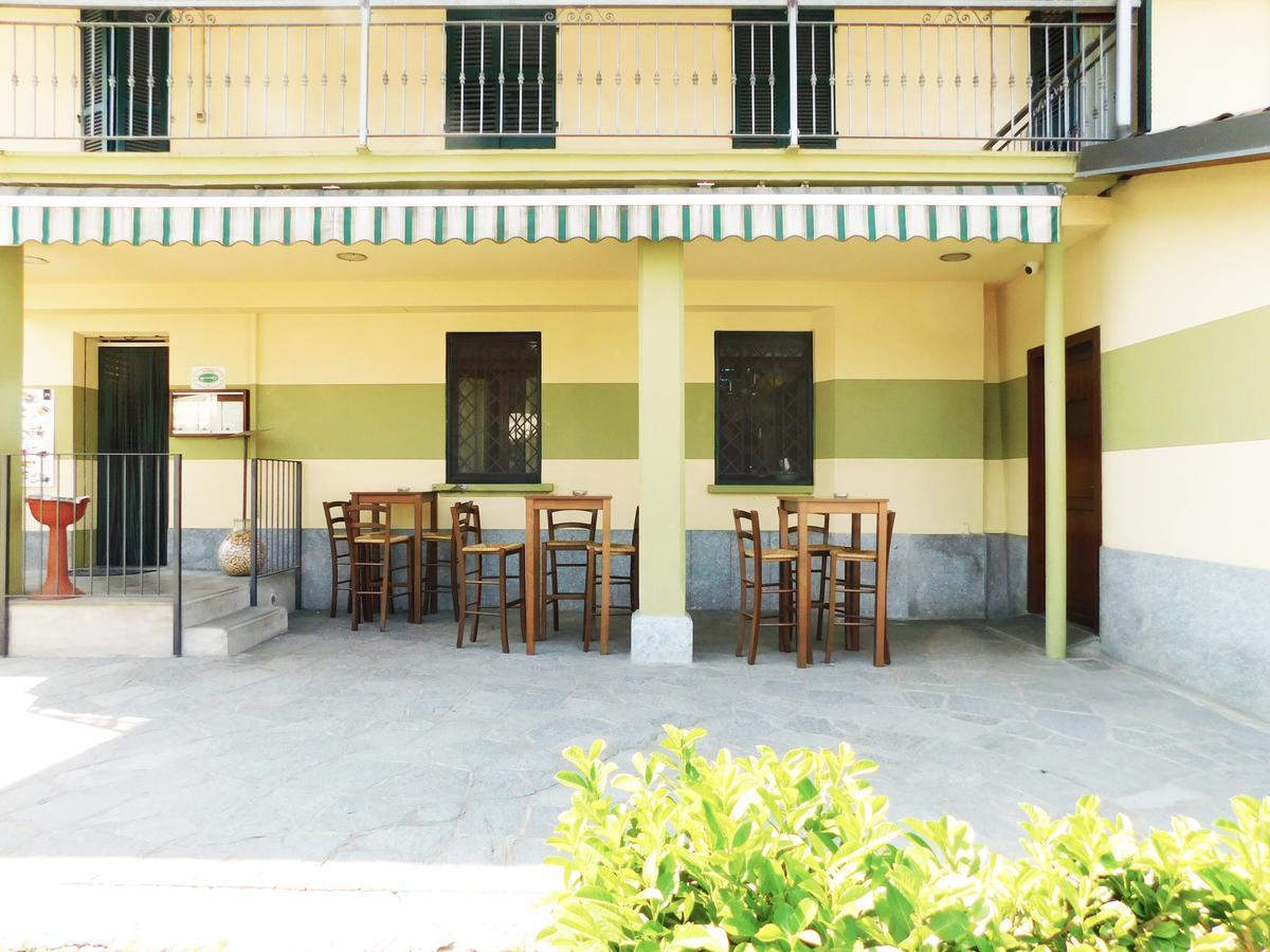 Hotel Trattoria Due Citroni Casalgrasso Exterior foto